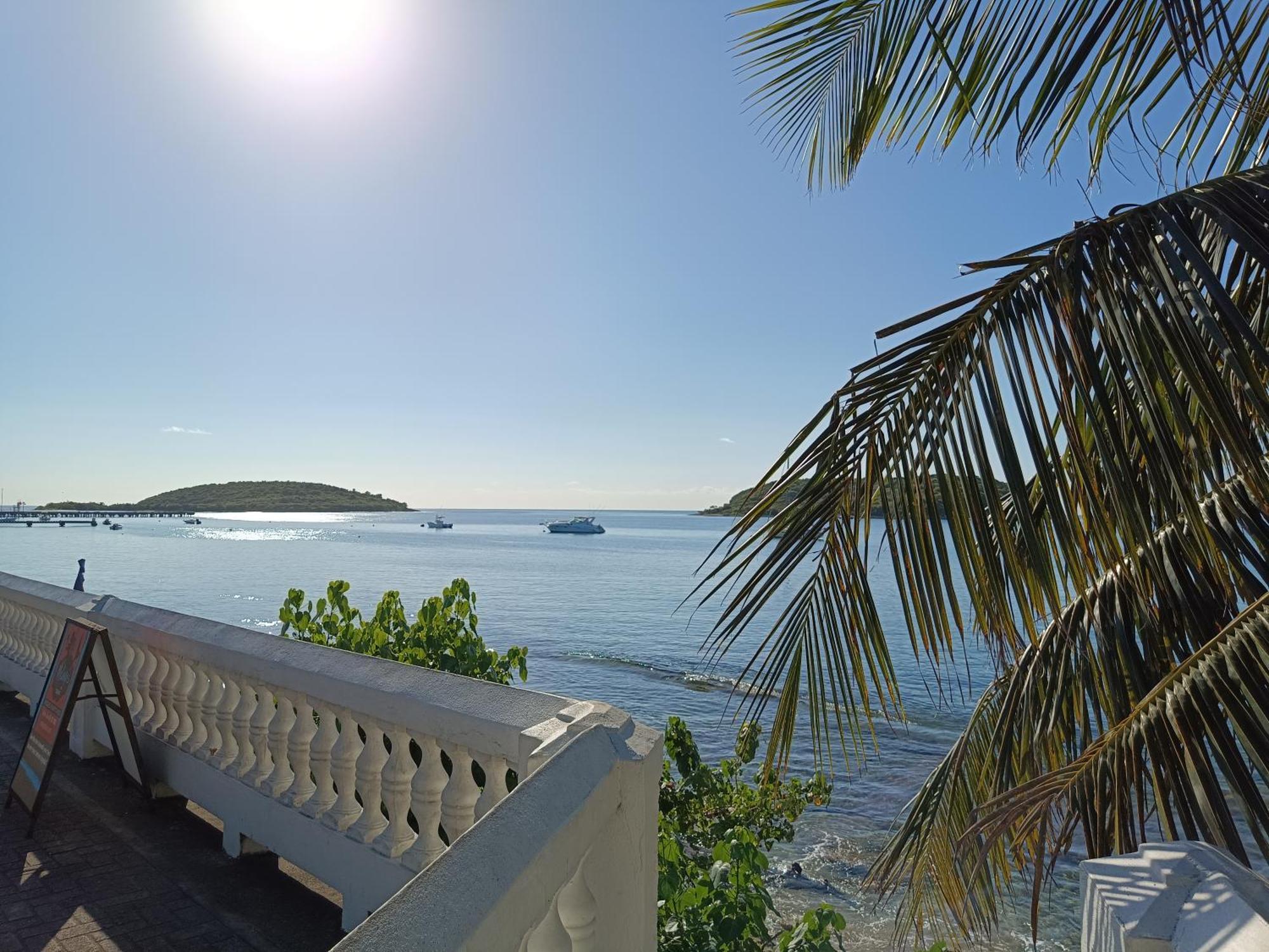Waterside Inn Vieques Bagian luar foto